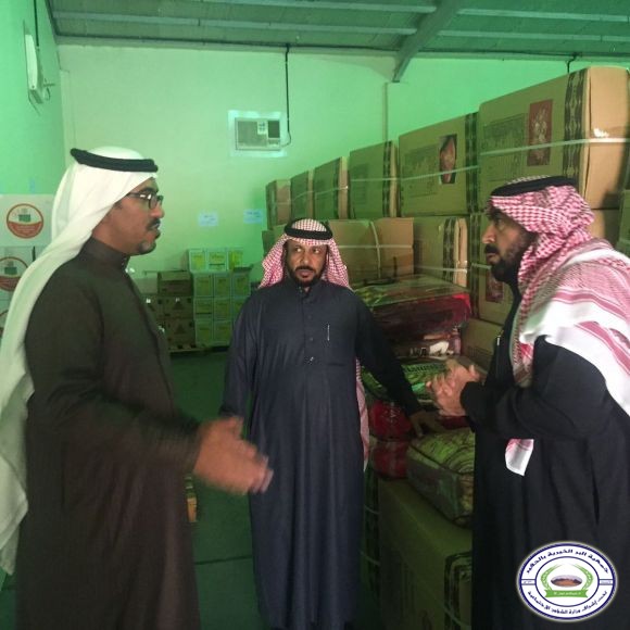 رئيس مركز الحفير الاستاذ / عبدالله المطيري في زيارة تفقدية لجمعية الحفير